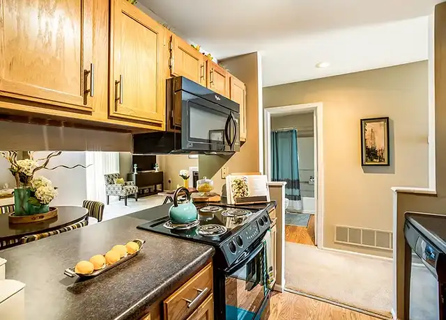 Property at Westchase Apartments - 10871 Chase Park Ln, Creve Coeur, MO, 63141, 1-2 bed, 1-2 bath, [object Object]