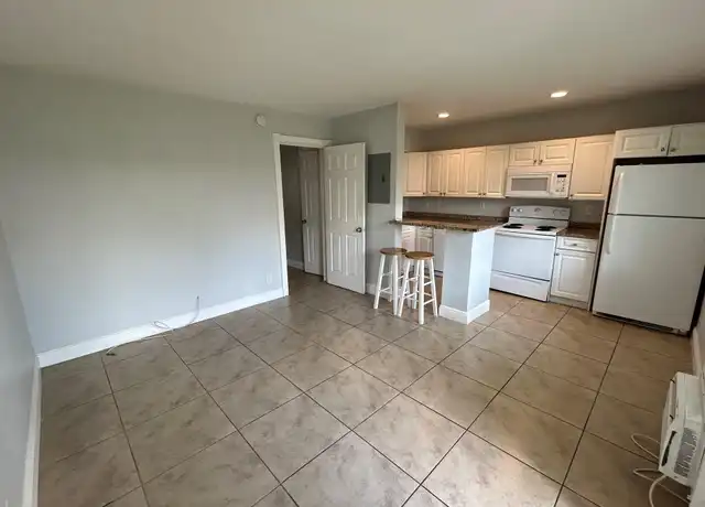 Property at 921 NE 17th Ave Unit 2, Fort Lauderdale, FL, 33304, 1 bed, 1 bath, [object Object]