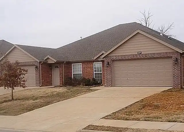 Property at 913 Oakwood Ln, Centerton, AR, 72719, 3 beds, 2.5 baths, [object Object]