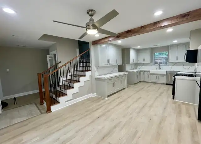 Property at 1433 Pickwick Ln, Denton, TX, 76209, 4 beds, 3 baths, [object Object]