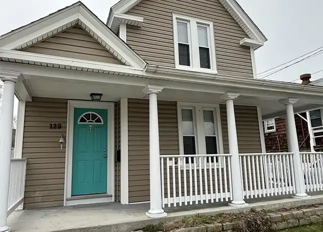 Property at 129 Poquonnock Rd, Groton, CT, 06340, 3 beds, 2 baths, [object Object]