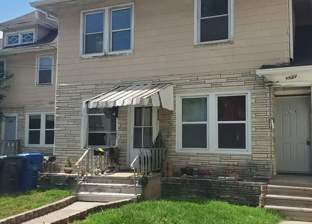 Property at 1527 8th Ave Unit 1527 1/2, Moline, IL, 61265, 2 beds, 1 bath, [object Object]