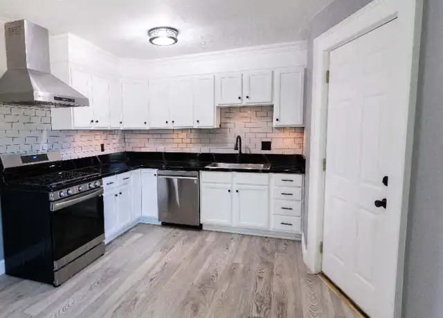 Property at 1150 S Webster Ave Unit Upper, Green Bay, WI, 54301, 2 beds, 1 bath, [object Object]