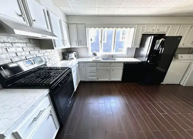 Property at 14 Dow St Unit 1A, Somerville, MA, 02144, 4 beds, 1 bath, [object Object]