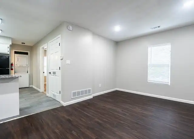 Property at 911 Ohio St Unit 3, Lawrence, KS, 66044, 1 bed, 1 bath, [object Object]