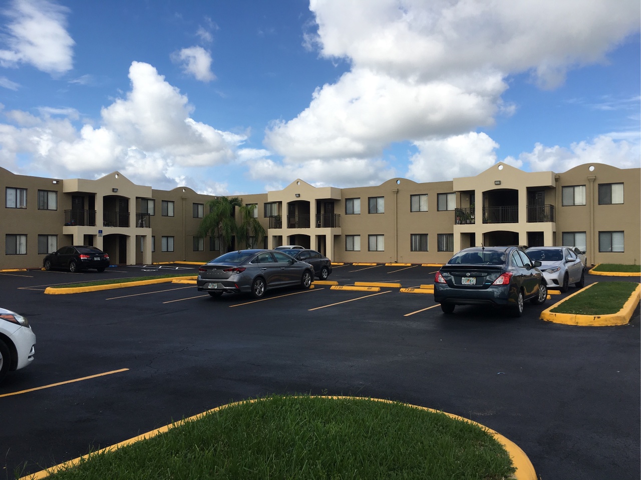 Marthas Apartments Hialeah