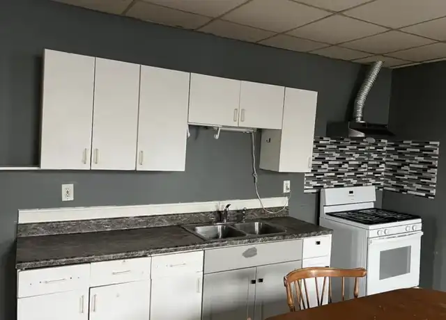 Property at 65 Austin St Apt 1, Lowell, MA, 01854, 3 beds, 1 bath, [object Object]