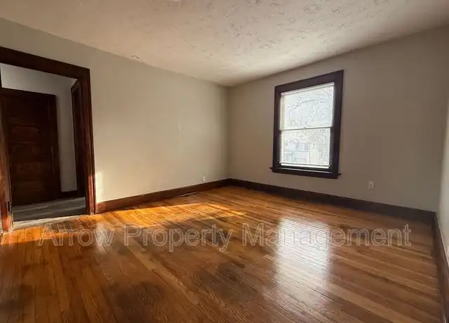 Property at 1327 S 14th St Unit 3, Lincoln, NE, 68502, 2 beds, 1 bath, [object Object]