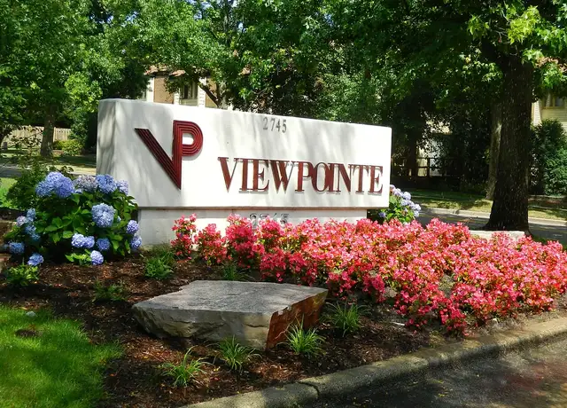 Photo of 2745 Birchcrest Dr SE, Grand Rapids, MI 49506