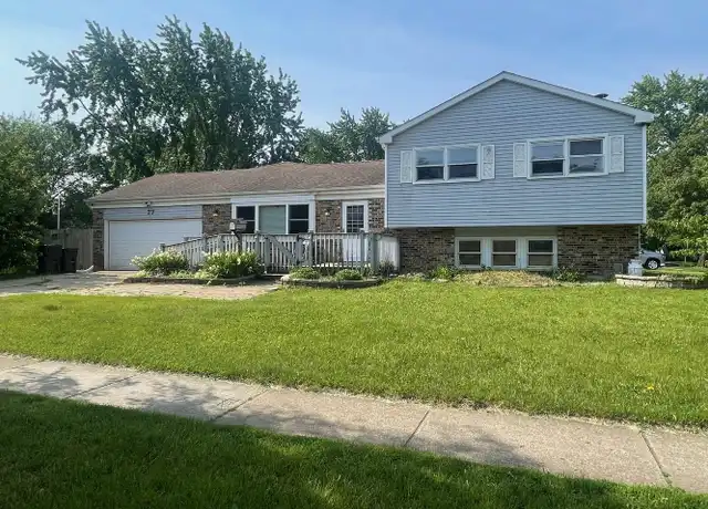 Property at 77 Barrow Dr, Crystal Lake, IL, 60014, 5 beds, 2.5 baths, [object Object]