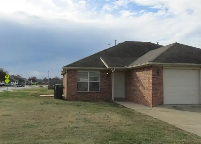 Property at 426 E Asher Ct, Rogers, AR, 72758, 3 beds, 2 baths, [object Object]