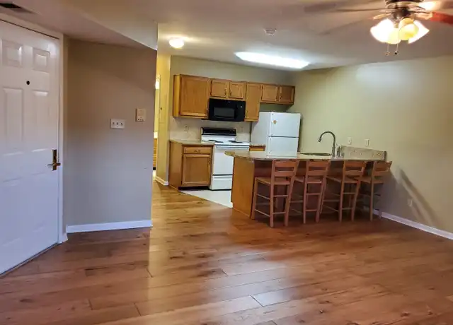 Property at 2726 Hollywood Ter, Louisville, KY, 40206, 1 bed, 1 bath, [object Object]