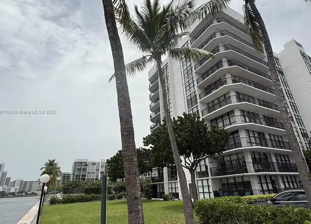 Property at 1000 Parkview Dr #707, Hallandale Beach, FL, 33009, 1 bed, 2 baths, [object Object]