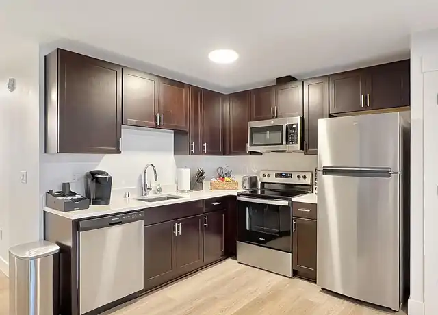 Property at Red Mountain Apartments - 870 Walton Pl, West Richland, WA, 99353, 2 beds, 2 baths, [object Object]