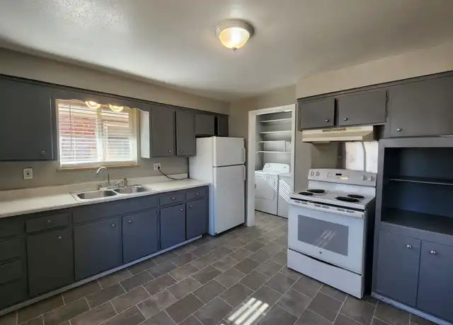 Property at 1009 Emporia St, Aurora, CO, 80010, 3 beds, 3 baths, [object Object]