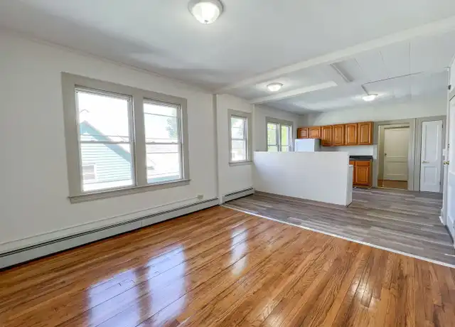 Property at 70-72 Wilson St Unit 3W, Hartford, CT, 06106, 2 beds, 1 bath, [object Object]