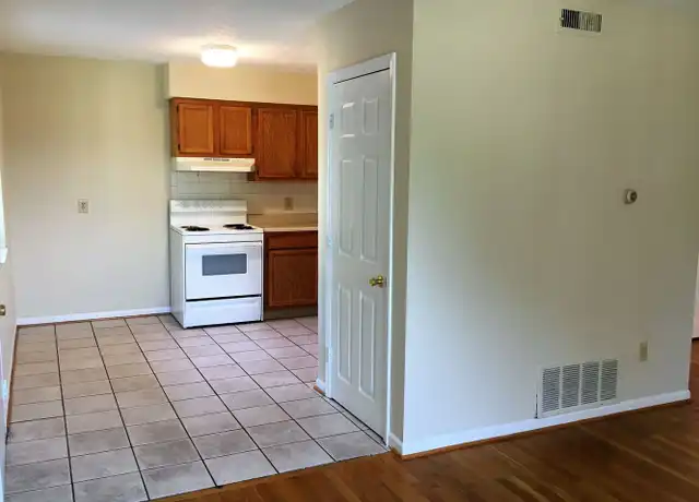 Property at 450 E Norwich Ave Unit 450-J, Columbus, OH, 43201, 2 beds, 1 bath, [object Object]