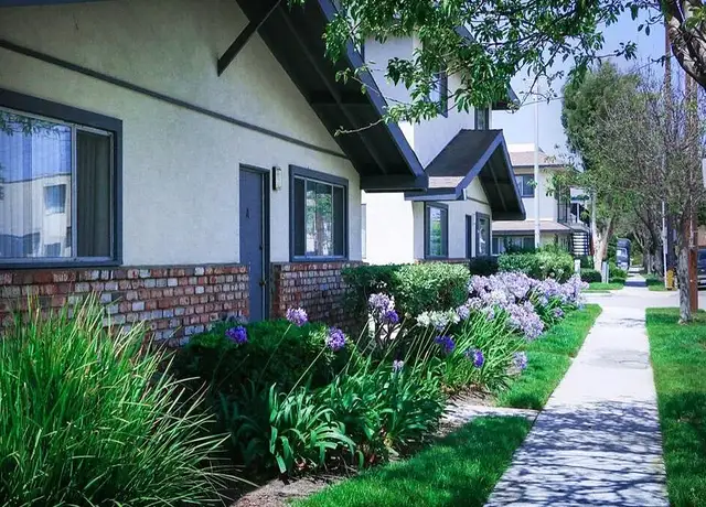 Photo of 302 Nashville Ave, Huntington Beach, CA 92648