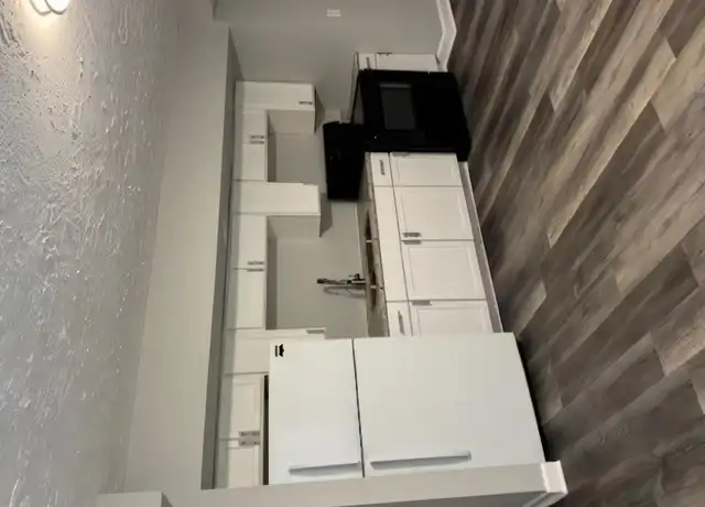 Property at 1005 Bellwood Ave, Bellwood, IL, 60104, 1 bed, 1 bath, [object Object]