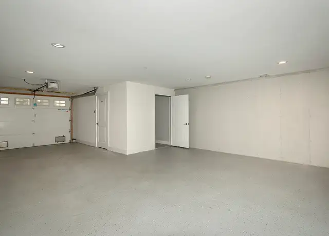 Photo of 1 Wallace Ct, Valley Stream, NY 11580