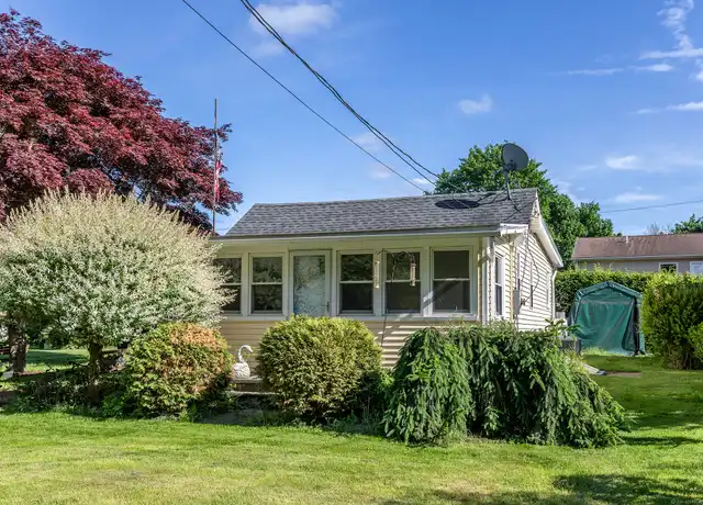 Property at 8 Old Bogus Rd, New Fairfield, CT, 06812, 1 bed, 1 bath, [object Object]