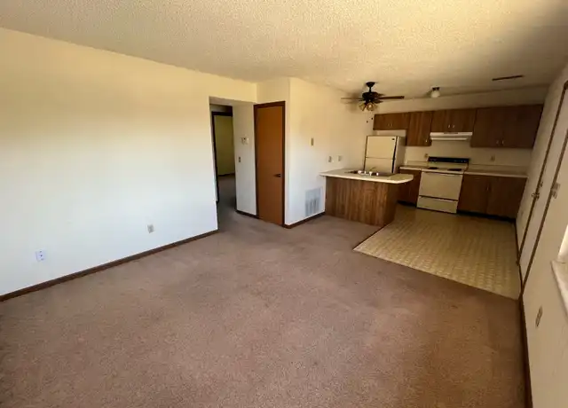 Property at 413 W South St Unit 3, Warrensburg, MO, 64093, 2 beds, 1 bath, [object Object]