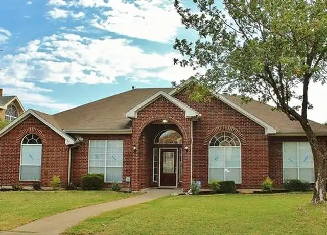 Property at 712 Claire View Dr, Desoto, TX, 75115, 3 beds, 2 baths, [object Object]