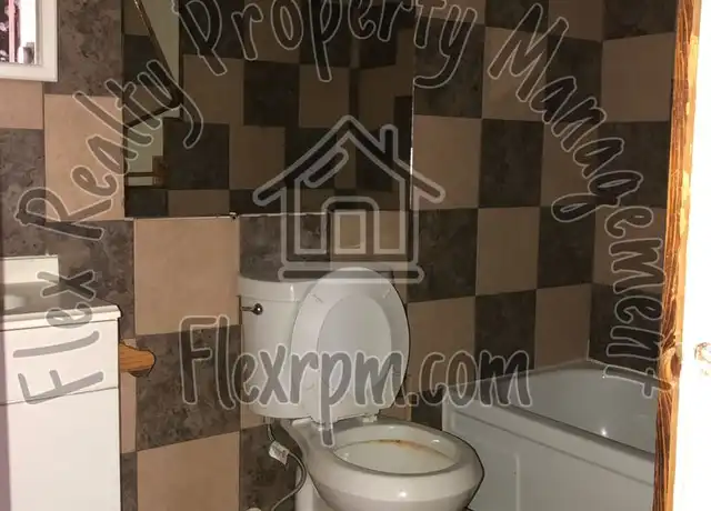 Property at 1112 Bronson Ave Unit BACK, Toledo, OH, 43608, 1 bed, 1 bath, [object Object]