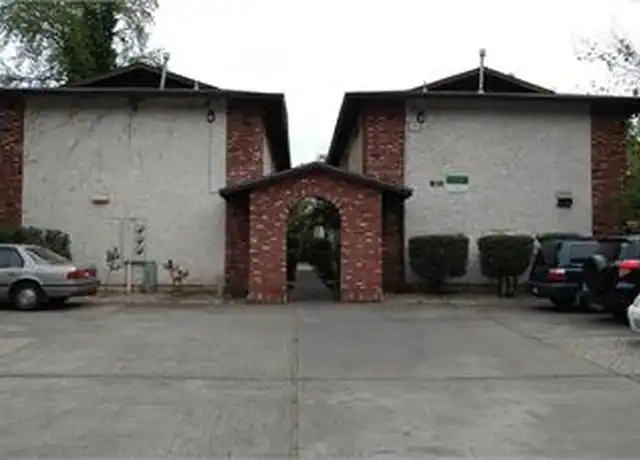 Property at 835 W 4th Ave Unit 6, Chico, CA, 95926, 4 beds, 2 baths, [object Object]
