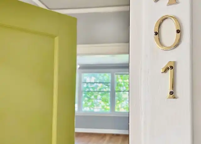 Property at 911 SW 21st Ave Unit 401, Portland, OR, 97205, 1 bed, 1 bath, [object Object]