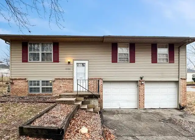 Property at 1300 NW Golfview Dr, Grain Valley, MO, 64029, 3 beds, 2 baths, [object Object]