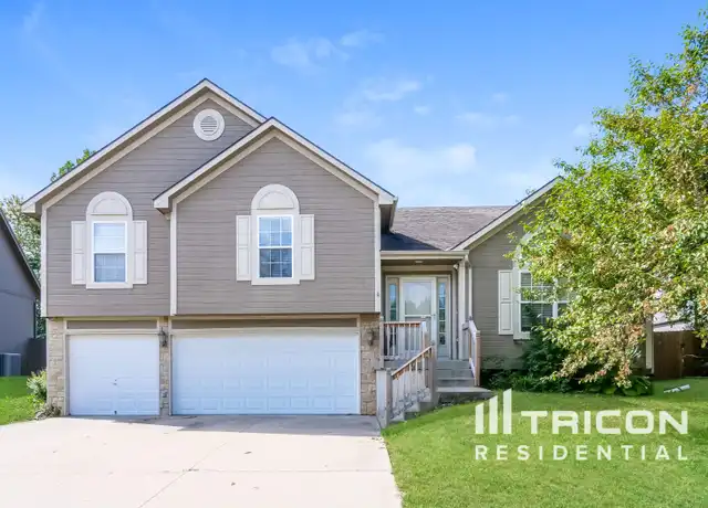 Property at 425 Granite Dr, Raymore, MO, 64083, 4 beds, 3 baths, [object Object]