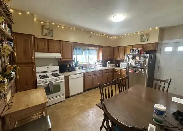Property at 72 Pearson Rd, Somerville, MA, 02144, 3 beds, 1 bath, [object Object]