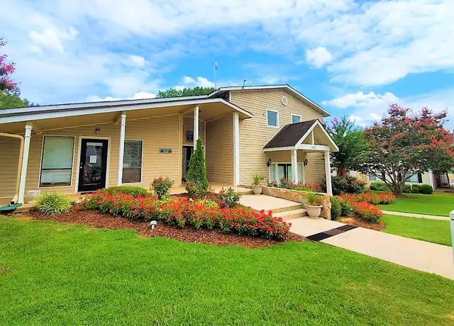 Property at 2021 Highridge Dr SW, Huntsville, AL, 35802, 2 beds, 1.5 baths, [object Object]