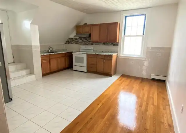 Property at 297 Summer St, Lynn, MA, 01902, 3 beds, 1 bath, [object Object]