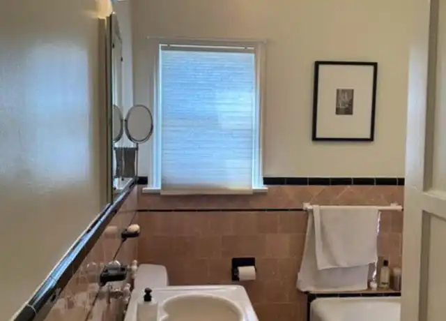 Property at 1825 N Edgemont St Unit 8, Los Angeles, CA, 90027, 1 bed, 1 bath, [object Object]