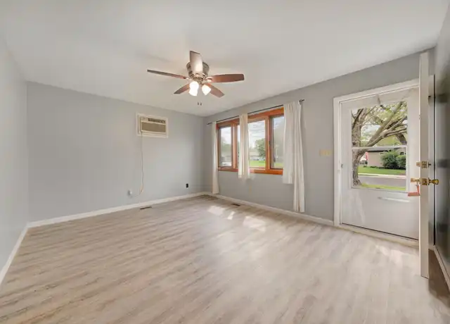 Property at 1204 N Mathews Ave, Urbana, IL, 61801, 3 beds, 1 bath, [object Object]