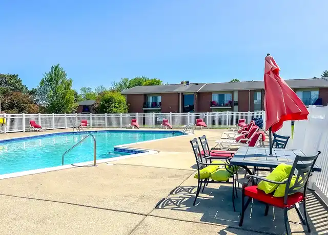 Property at Macomb Manor - Roseville, MI - 19700 Masonic, Roseville, MI, 48066, 2 beds, 1 bath, [object Object]