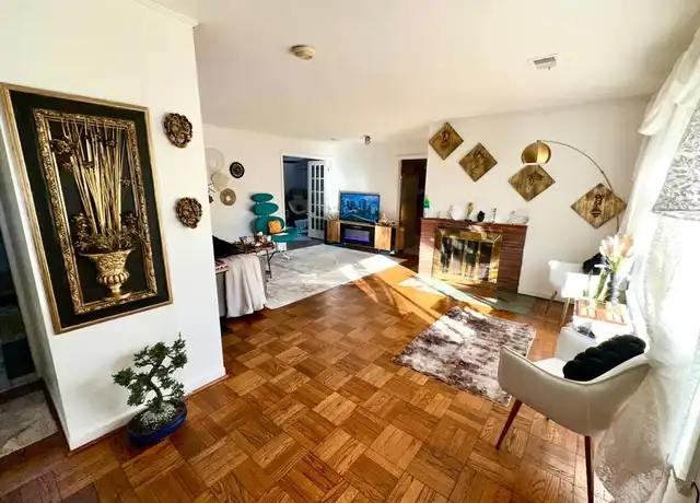 Property at 2082 Lakeshire Dr, West Bloomfield, MI, 48323, 3 beds, 1 bath, [object Object]