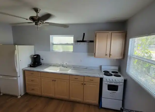 Property at 318 W Hilda St Unit Back unit, Tampa, FL, 33603, 1 bed, 1 bath, [object Object]