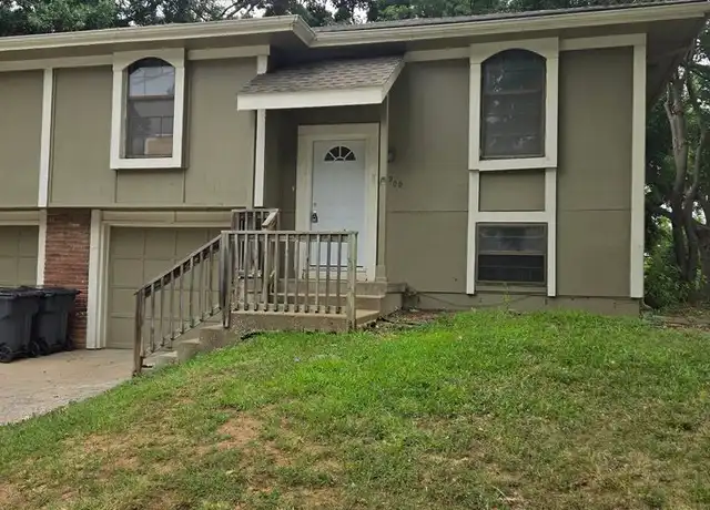 Property at 1900 E Lindenwood Cir, Olathe, KS, 66062, 3 beds, 1.5 baths, [object Object]