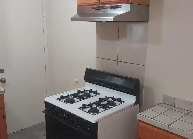 Property at 1 S Centinela Ave, Los Angeles, CA, 90066, 2 beds, 1 bath, [object Object]
