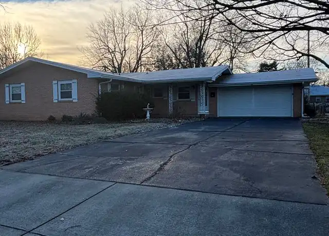 Property at 1050 E Edgewood St, Springfield, MO, 65807, 3 beds, 2 baths, [object Object]