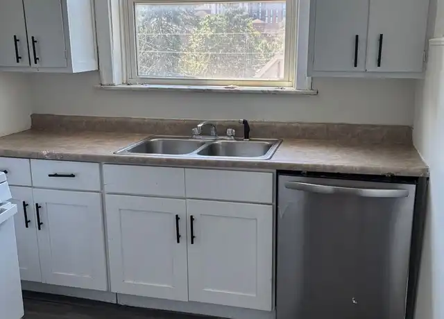 Property at 2805 Stratford Ave Unit 3, Cincinnati, OH, 45220, 3 beds, 1 bath, [object Object]