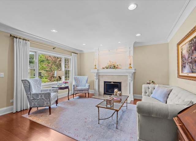 Photo of 425 Orchard Ln, Highland Park, IL 60035