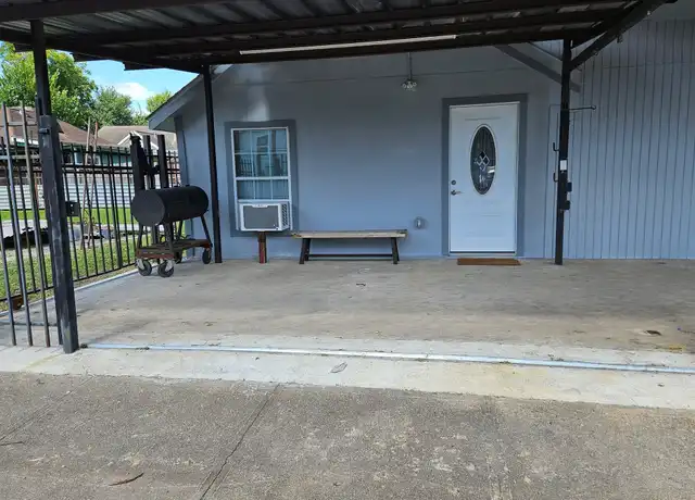Property at 6940 Hemlock St Unit B, Houston, TX, 77087, 1 bed, 1 bath, [object Object]