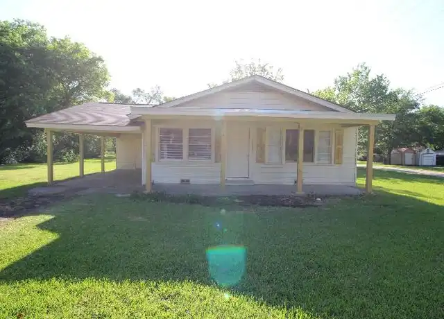Property at 400 N Waldrip St, Grand Saline, TX, 75140, 3 beds, 1 bath, [object Object]