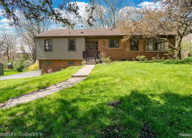 Property at 2700 Colonial Way, Bloomfield Hills, MI, 48304, 3 beds, 1.5 baths, [object Object]