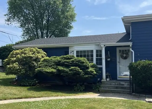 Property at 31 Haley Rd Unit 1, Marblehead, MA, 01945, 2 beds, 1 bath, [object Object]