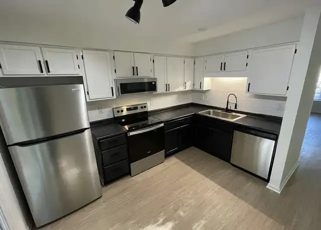 Property at Oak Square Apartments - 347 W Oak Ave, Wake Forest, NC, 27587, 2 beds, 1 bath, [object Object]
